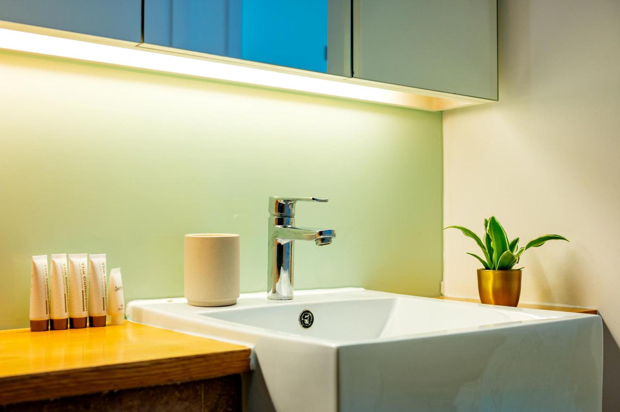 Urban Haven A Central Modern Gem Apartment