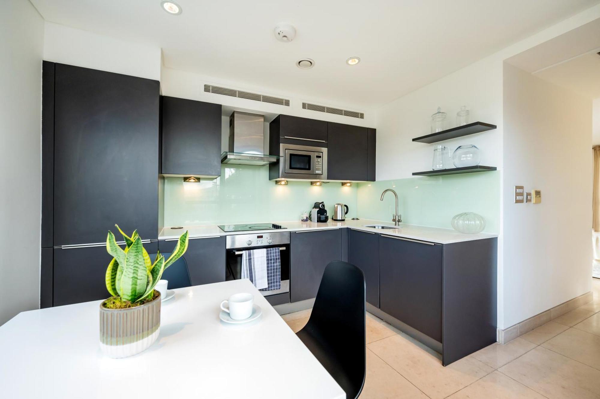 Apartment Urban Haven A Central Modern Gem *
